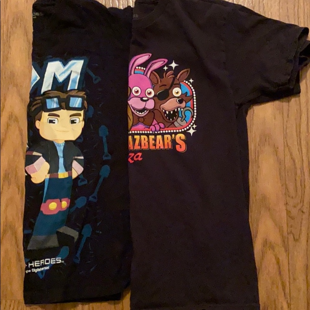 Boys Short Sleeved T-shirts 2 Shirts Size L(10/12)
